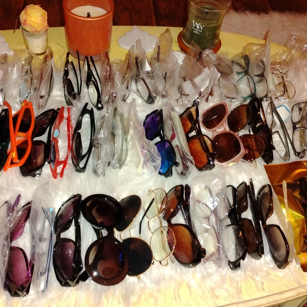 Mystery Box of Stylish Sunglasses and Glasses. Unsorted. 5lb Box. 75-100 Per Box - Picture 13 of 14